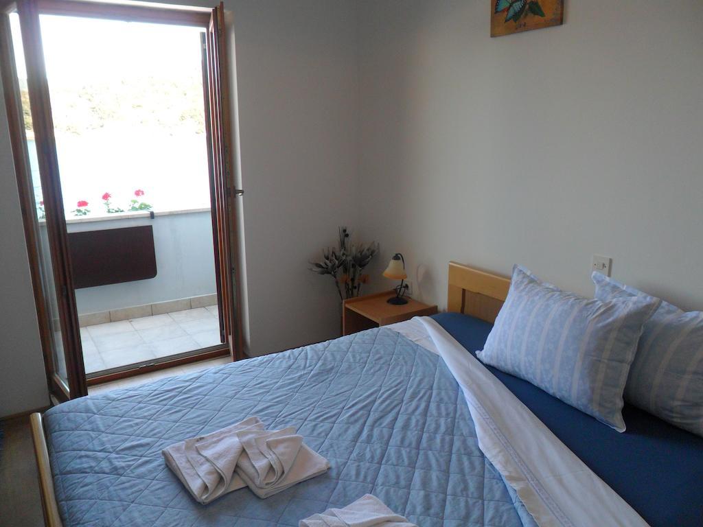 Sobe Mamalu Bed & Breakfast Valun Oda fotoğraf